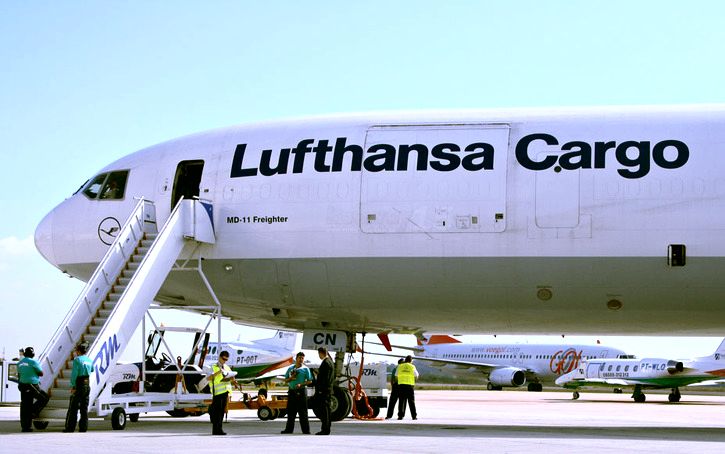 lufthansaCrossProcess.jpg